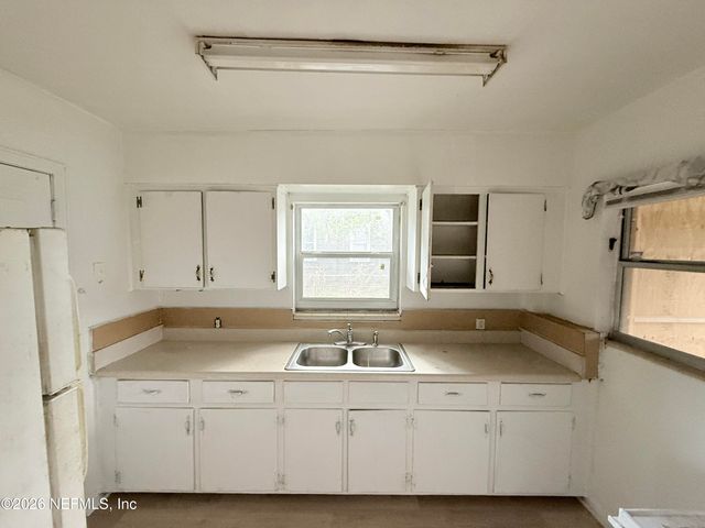 7007 LUCKY Drive E, Jacksonville, FL 32208