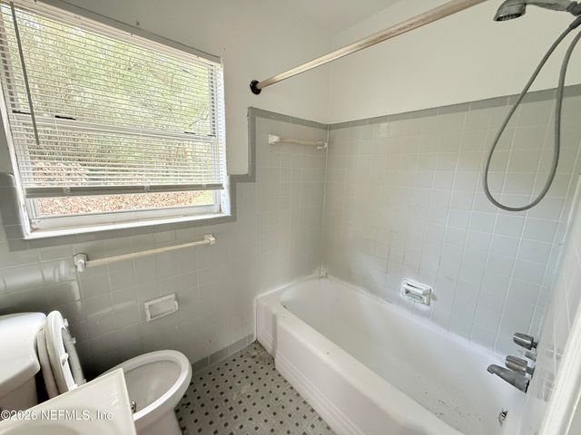 7007 LUCKY Drive E, Jacksonville, FL 32208