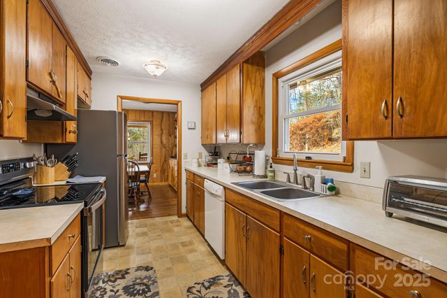 65 Roy Lane, Black Mountain, NC 28711