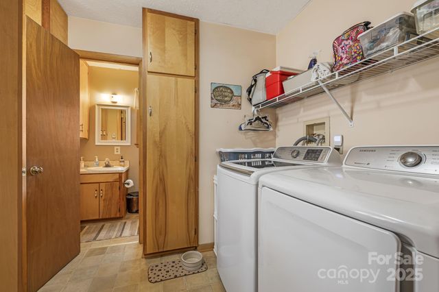 65 Roy Lane, Black Mountain, NC 28711