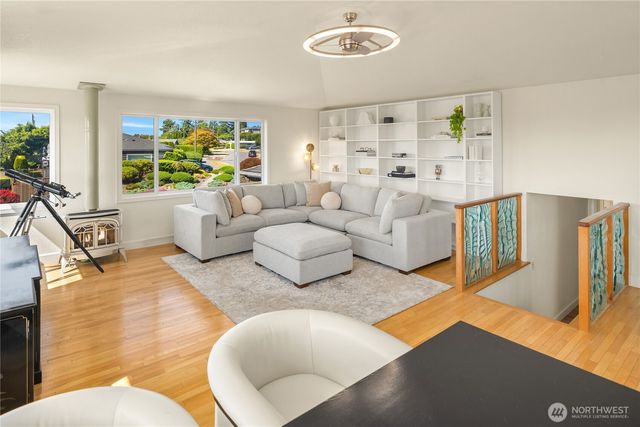 8505 21st Avenue NW, Seattle, WA 98117