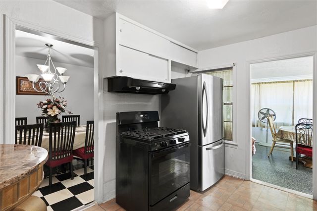 6651 Crestmont Street, Houston, TX 77033