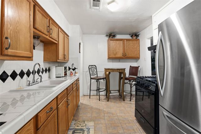 6651 Crestmont Street, Houston, TX 77033