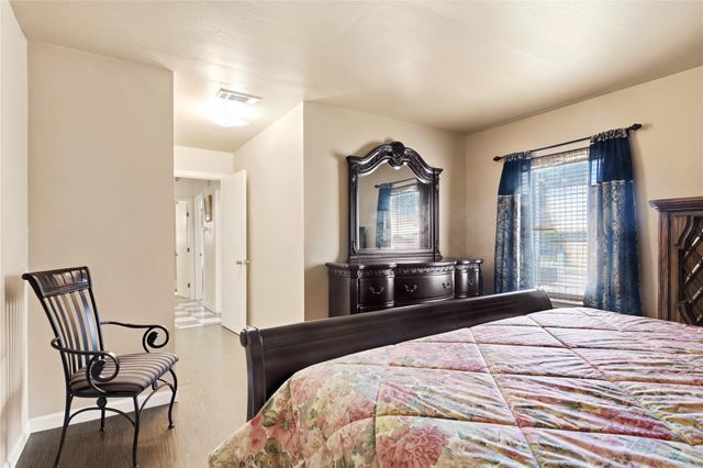 6651 Crestmont Street, Houston, TX 77033