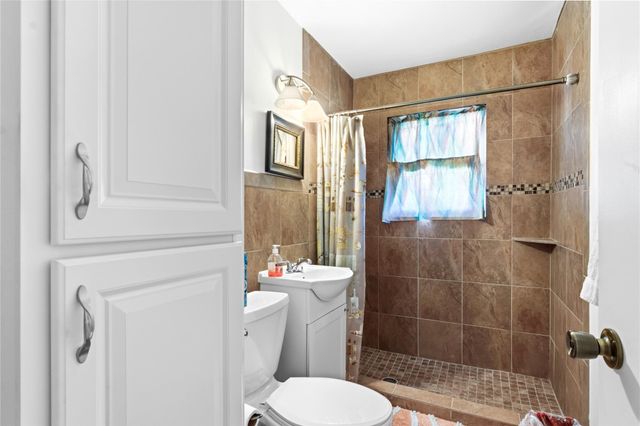 6651 Crestmont Street, Houston, TX 77033