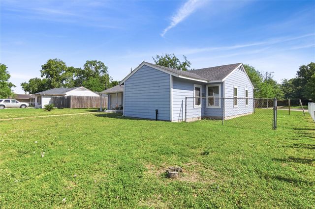 6651 Crestmont Street, Houston, TX 77033