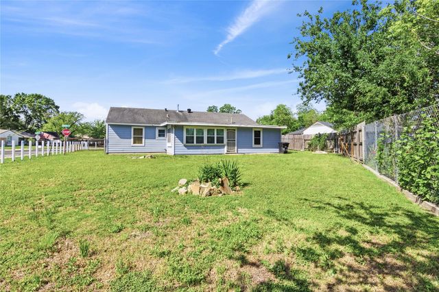 6651 Crestmont Street, Houston, TX 77033