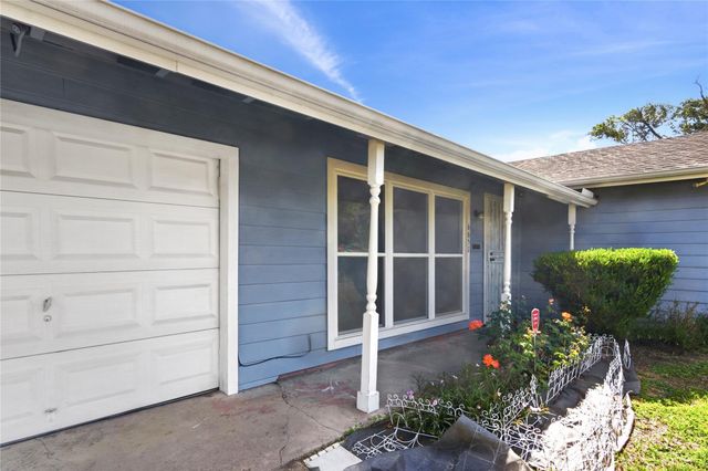 6651 Crestmont Street, Houston, TX 77033