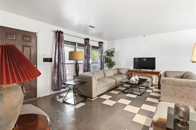 6651 Crestmont Street, Houston, TX 77033