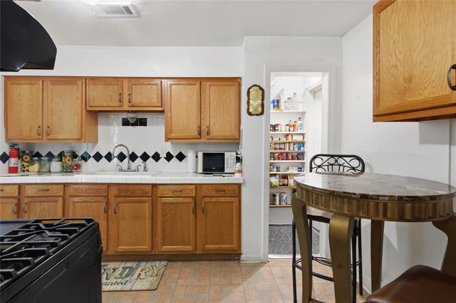 6651 Crestmont Street, Houston, TX 77033