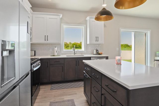 1911 WHITE DOVE LANE, Kaukauna, WI 54130