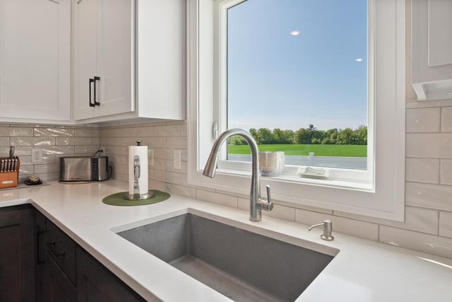 1911 WHITE DOVE LANE, Kaukauna, WI 54130