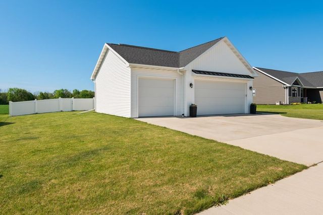 1911 WHITE DOVE LANE, Kaukauna, WI 54130