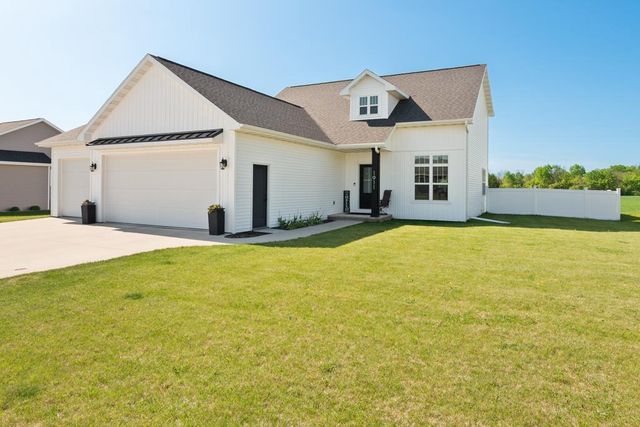 1911 WHITE DOVE LANE, Kaukauna, WI 54130