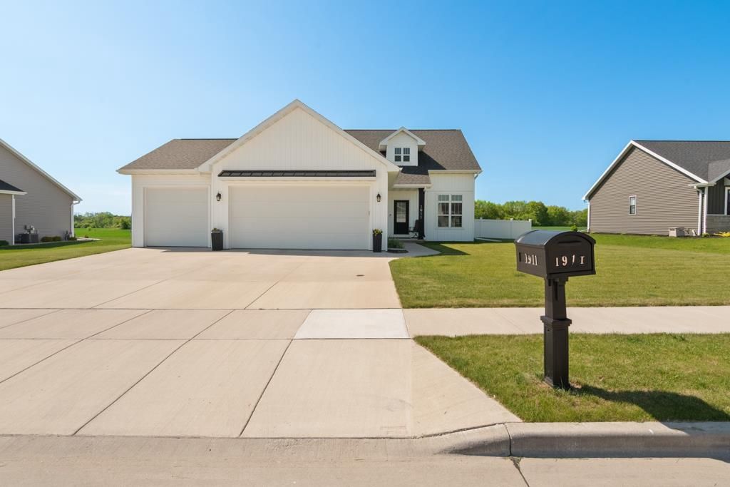 1911 WHITE DOVE LANE, Kaukauna, WI 54130