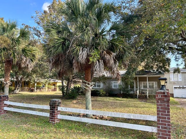 2751 Atlanta Drive, Mount Pleasant, SC 29464