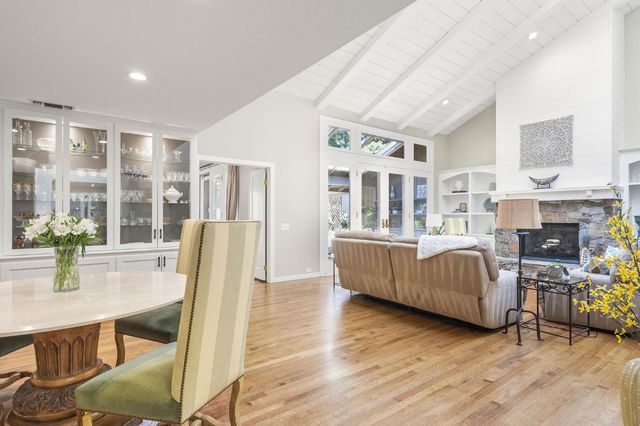 35 River Bluff Ln, Carmichael, CA 95608