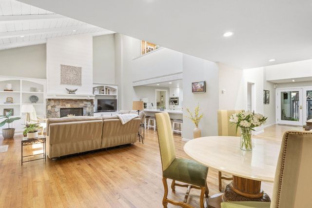 35 River Bluff Ln, Carmichael, CA 95608