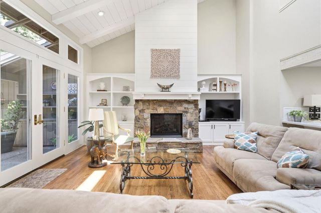 35 River Bluff Ln, Carmichael, CA 95608