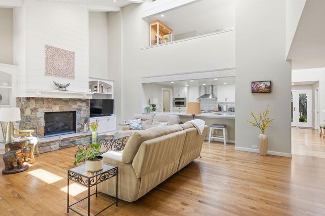 35 River Bluff Ln, Carmichael, CA 95608