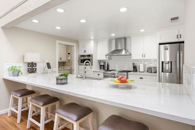 35 River Bluff Ln, Carmichael, CA 95608