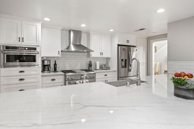 35 River Bluff Ln, Carmichael, CA 95608