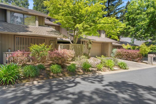 35 River Bluff Ln, Carmichael, CA 95608
