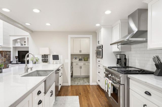 35 River Bluff Ln, Carmichael, CA 95608