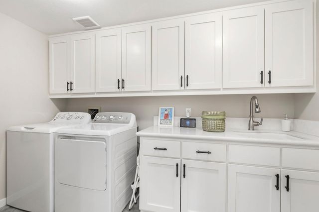 35 River Bluff Ln, Carmichael, CA 95608