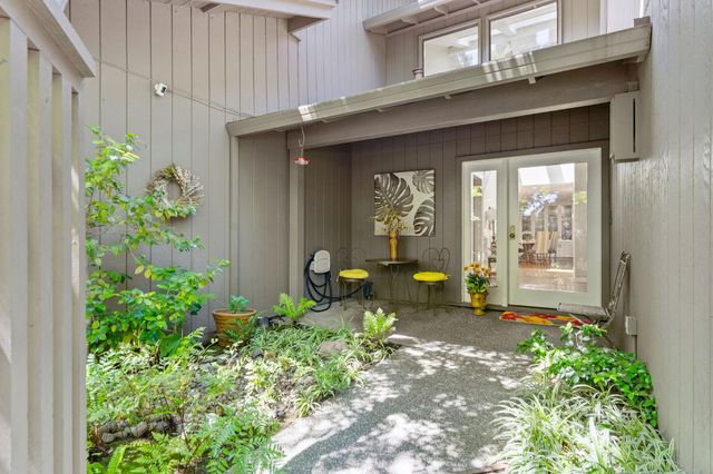 35 River Bluff Ln, Carmichael, CA 95608