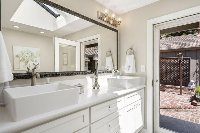35 River Bluff Ln, Carmichael, CA 95608