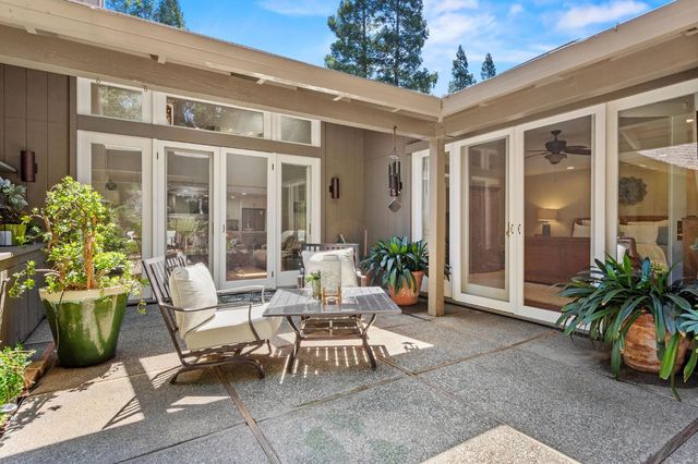 35 River Bluff Ln, Carmichael, CA 95608
