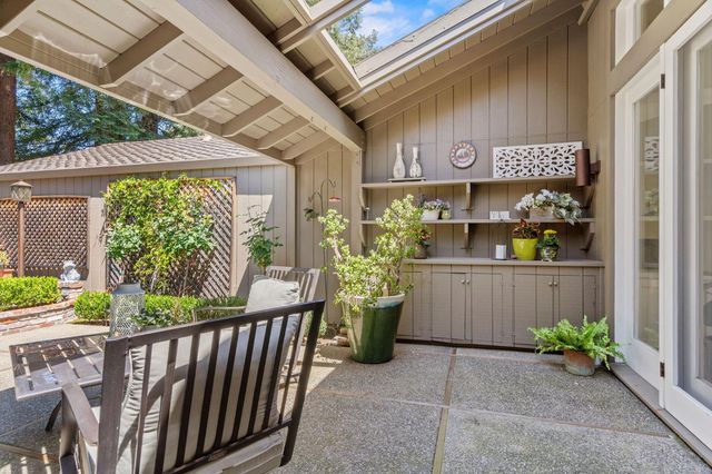 35 River Bluff Ln, Carmichael, CA 95608