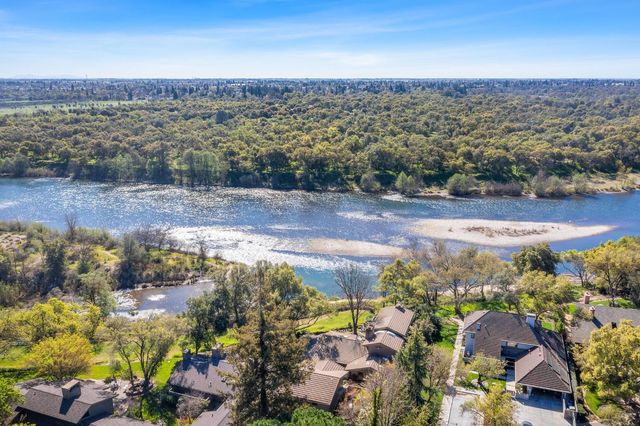 35 River Bluff Ln, Carmichael, CA 95608