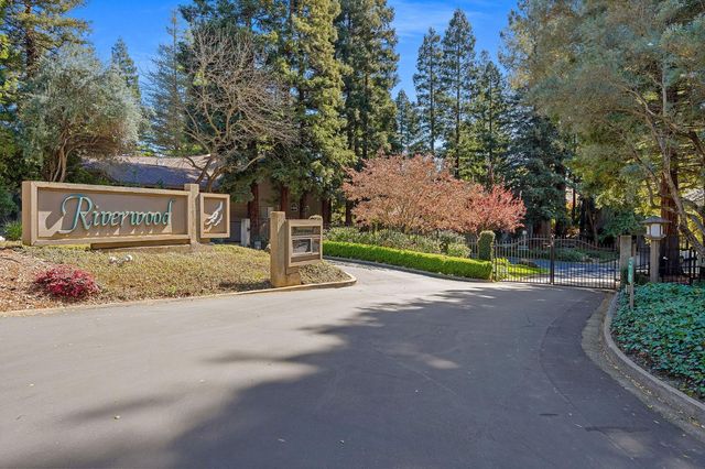 35 River Bluff Ln, Carmichael, CA 95608