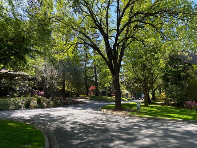 35 River Bluff Ln, Carmichael, CA 95608