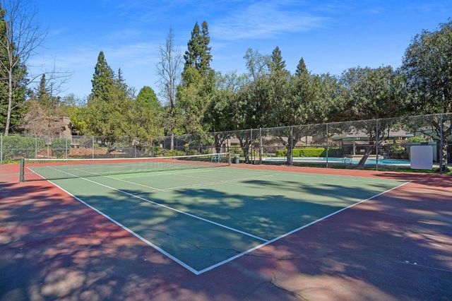 35 River Bluff Ln, Carmichael, CA 95608