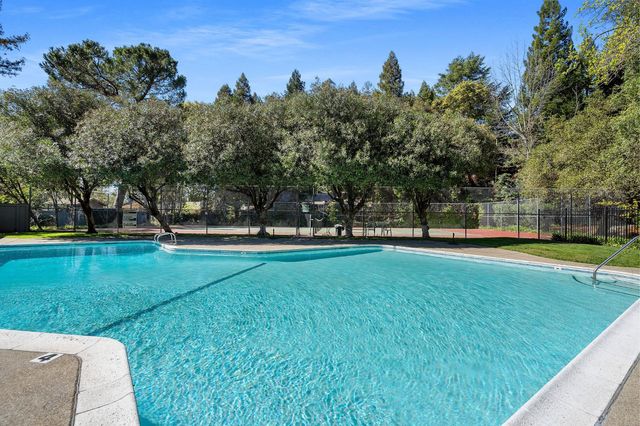 35 River Bluff Ln, Carmichael, CA 95608