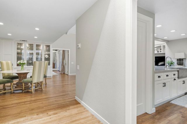 35 River Bluff Ln, Carmichael, CA 95608