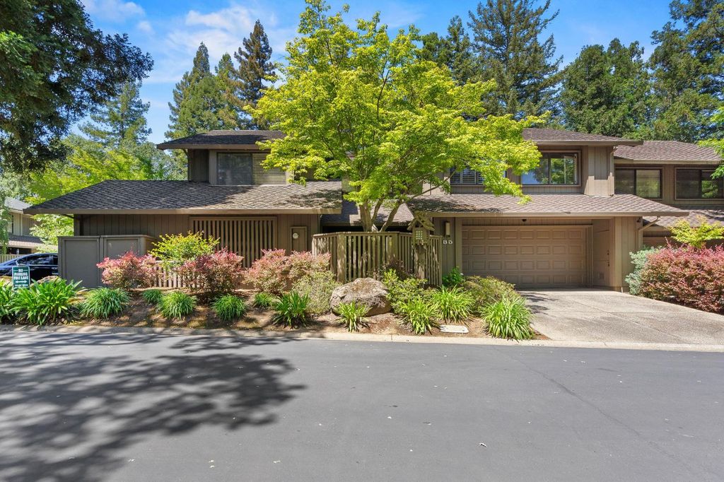 35 River Bluff Ln, Carmichael, CA 95608