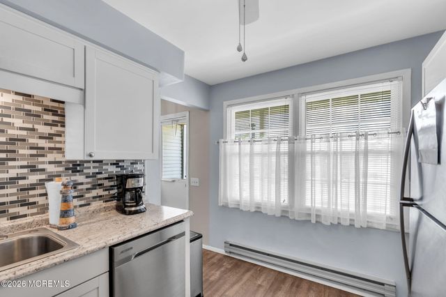 87 Chelsea Drive 72, Whiting, NJ 08759