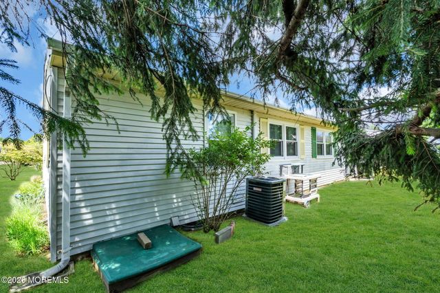 87 Chelsea Drive 72, Whiting, NJ 08759