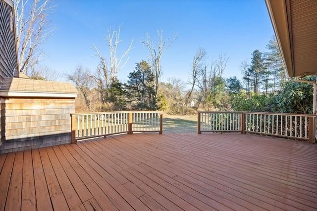 5 Freetown St, Lakeville, MA 02347