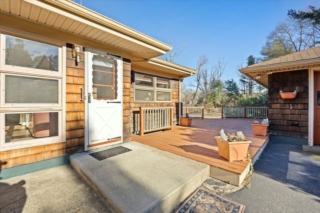 5 Freetown St, Lakeville, MA 02347