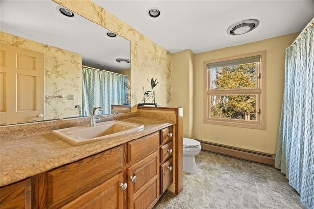 5 Freetown St, Lakeville, MA 02347