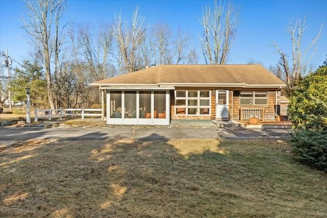 5 Freetown St, Lakeville, MA 02347