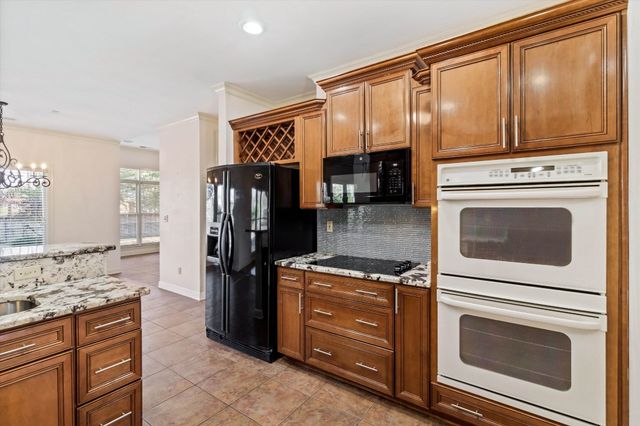 10820 WHISPER HOLLOW CV, Collierville, TN 38017