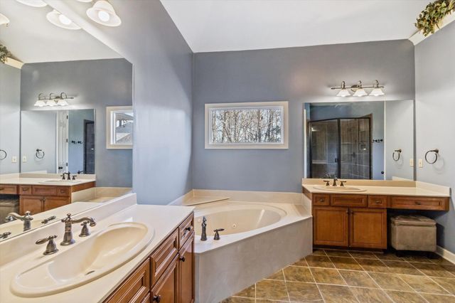 10820 WHISPER HOLLOW CV, Collierville, TN 38017