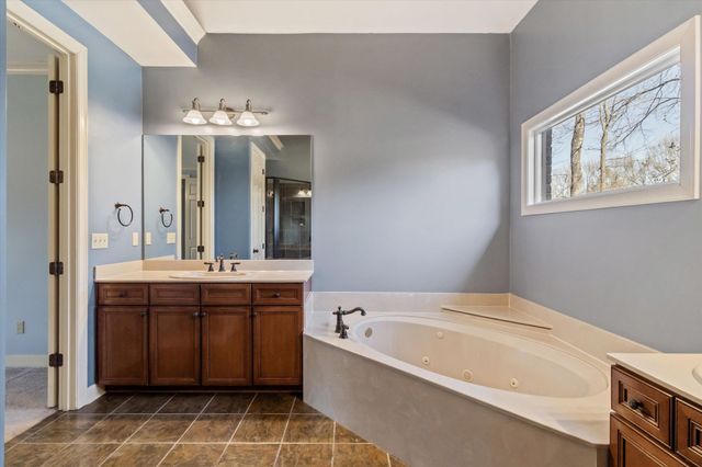 10820 WHISPER HOLLOW CV, Collierville, TN 38017