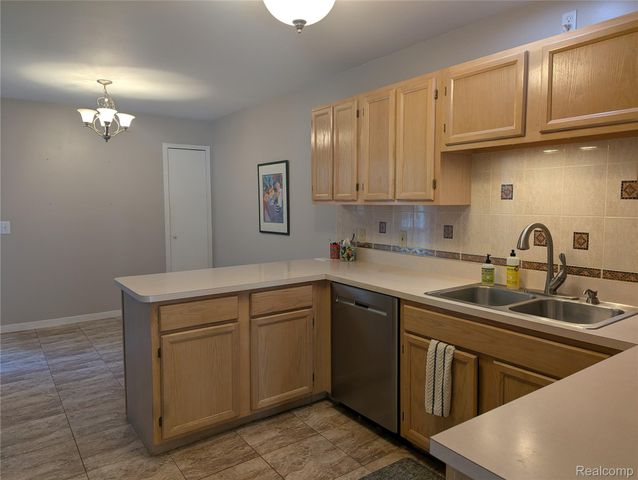 9327 Eastwind Drive 6, Livonia, MI 48150